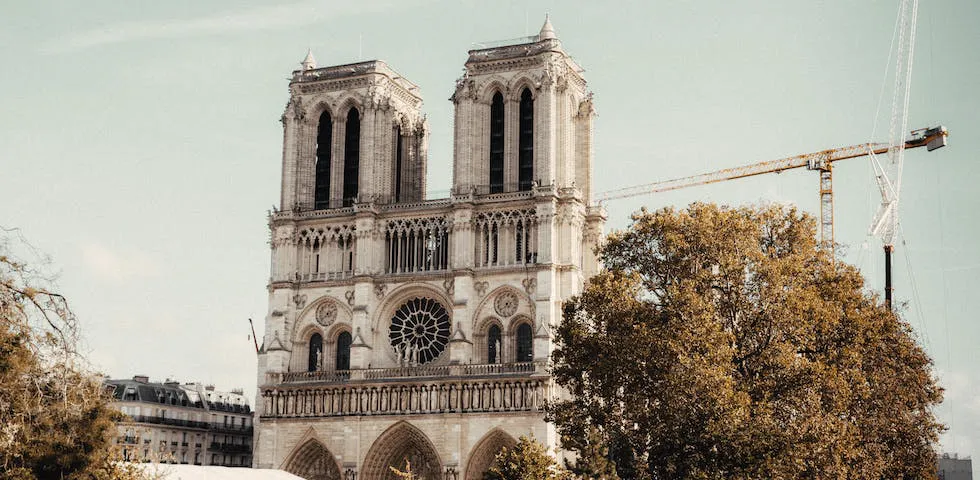 Riapertura della Cattedrale di Notre-Dame di Parigi, prevista entro il 2024.